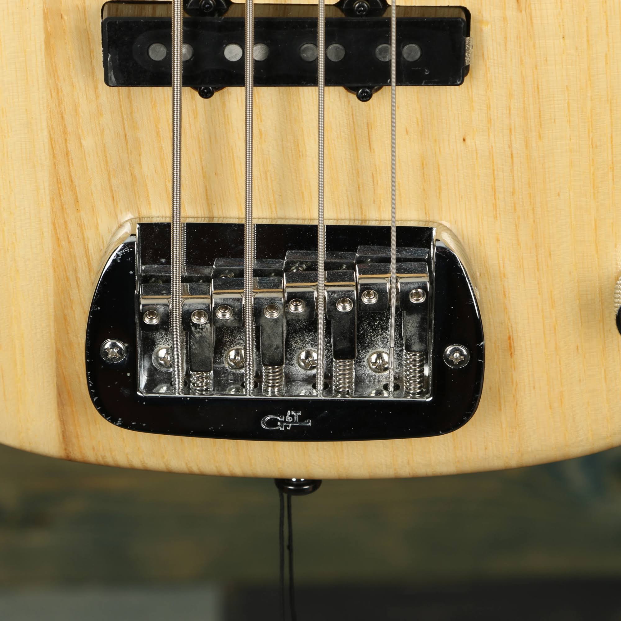 Natural Gloss 4-String Electric Bass Z587