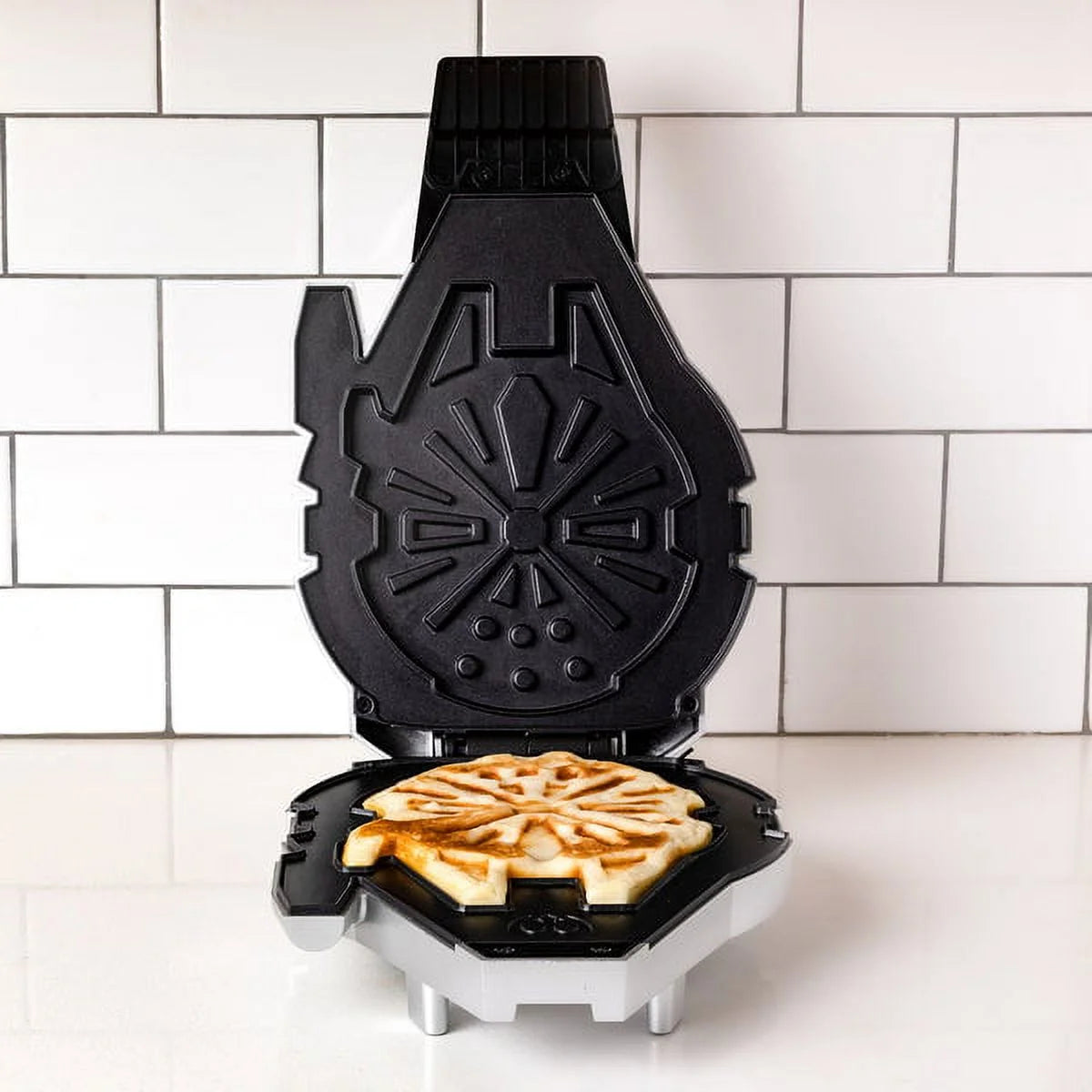 Star Wars Millennium Falcon Waffle Maker O7761