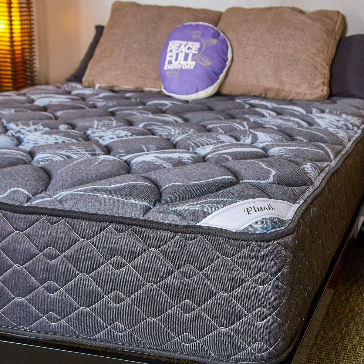 Queen Mattress White/Black J33245