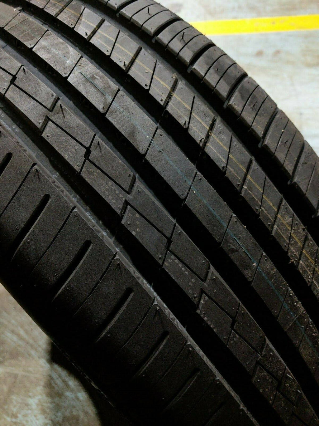 225/60R16 98V Touring All Season Tire Q371
