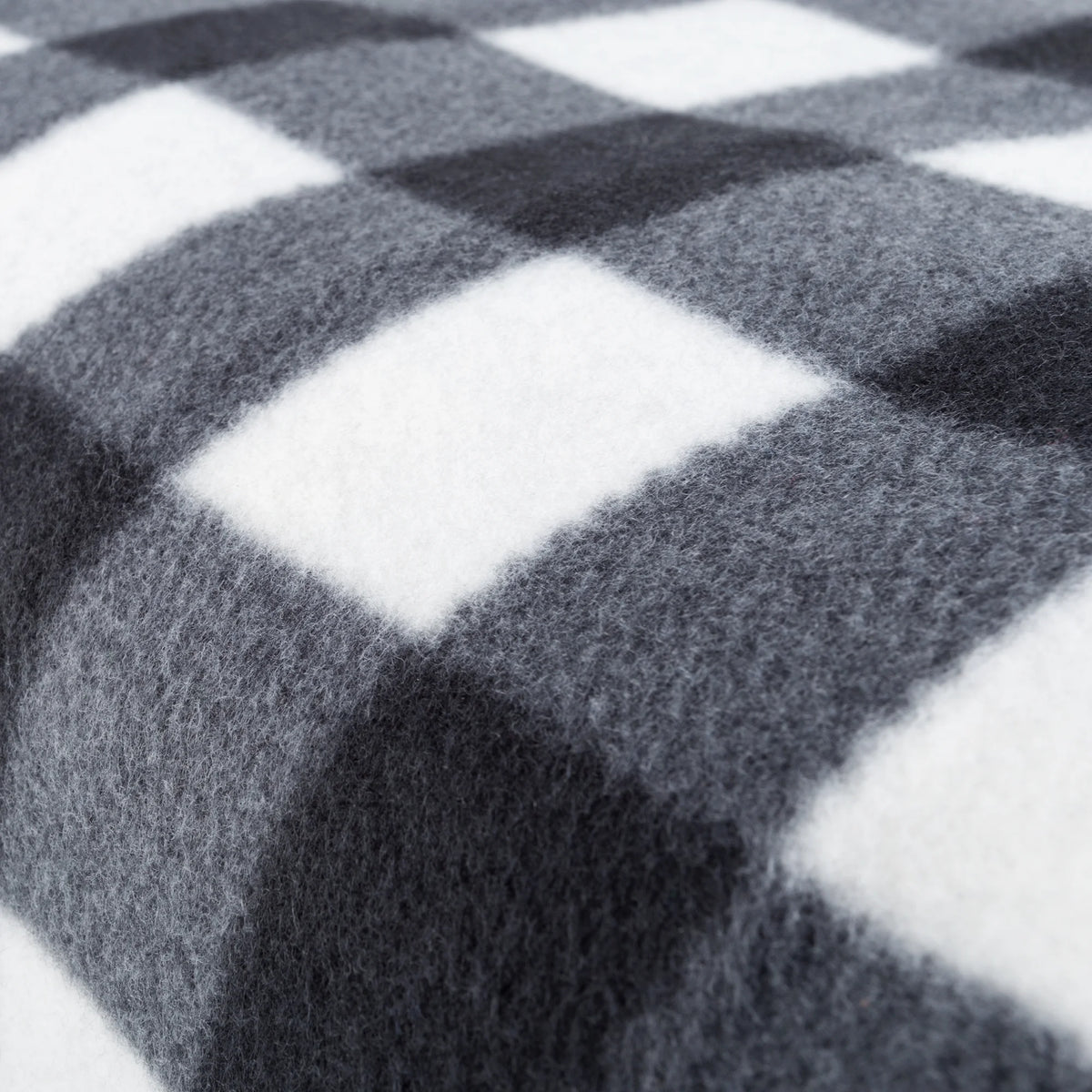 Black and White Heated 12V Polar Fleece Travel Throw V9962