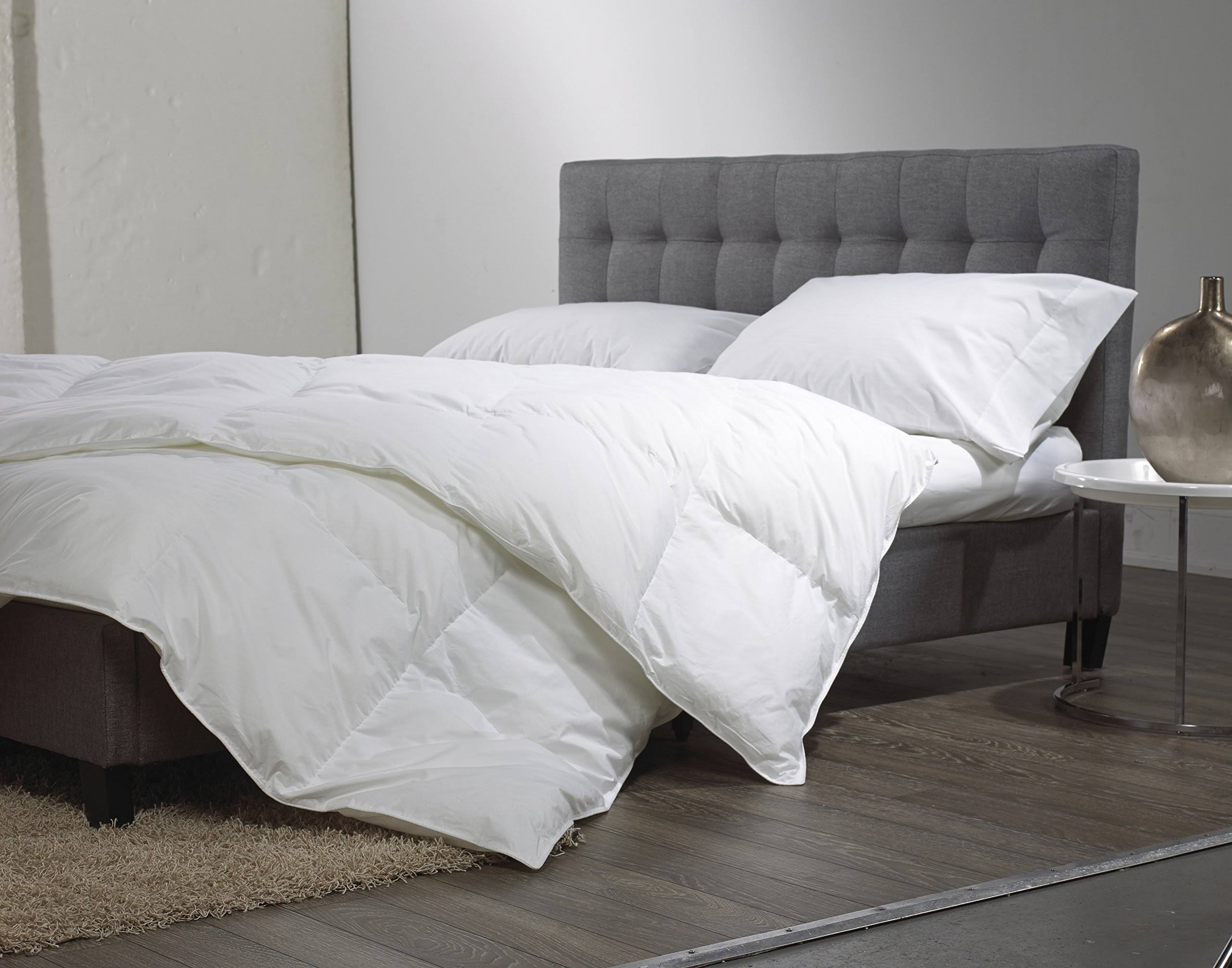 Queen White Down and Feather Comforter D11754